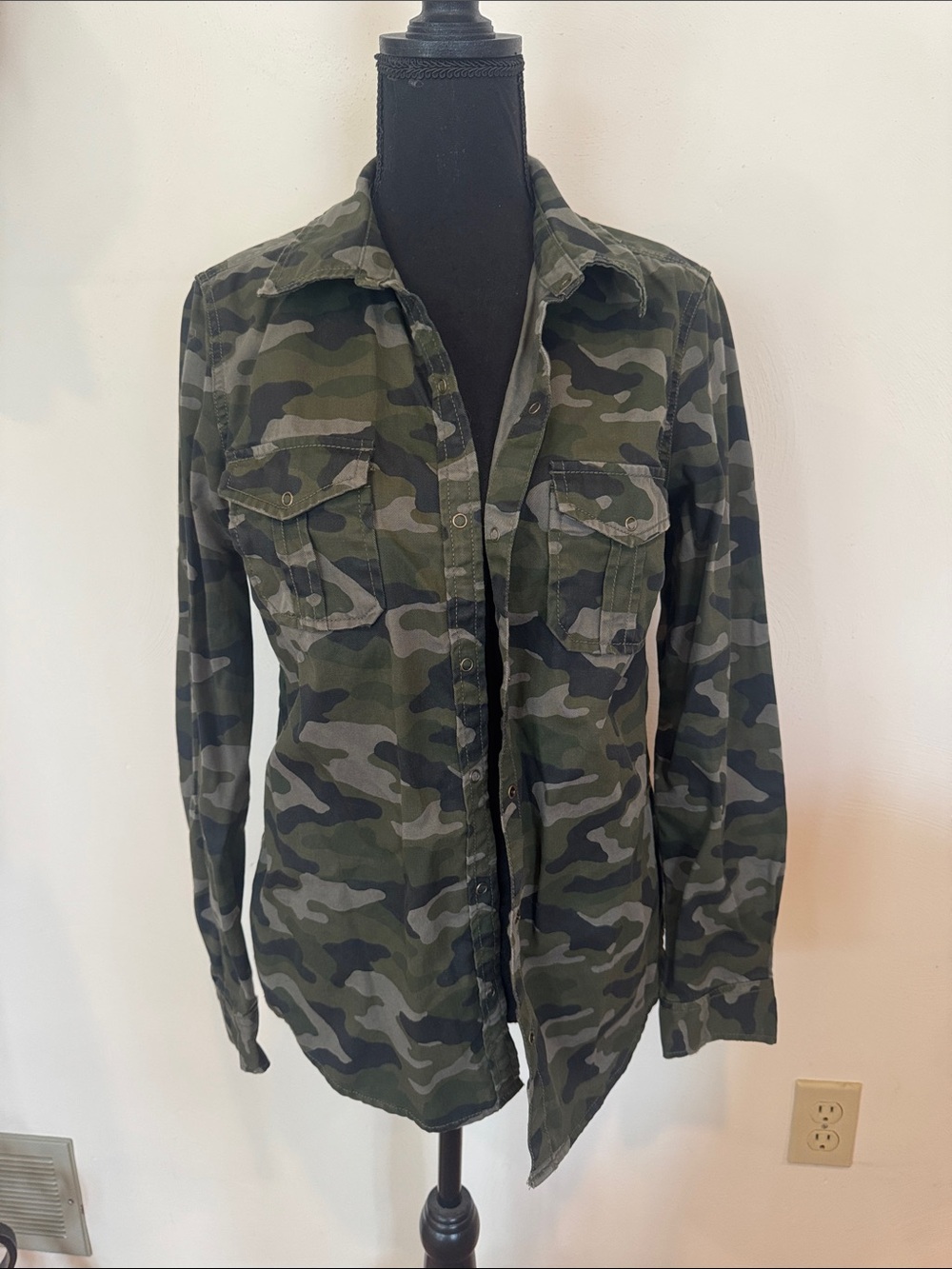 Arizona Jean Company Women's Camo Button-Up Jacket - Green